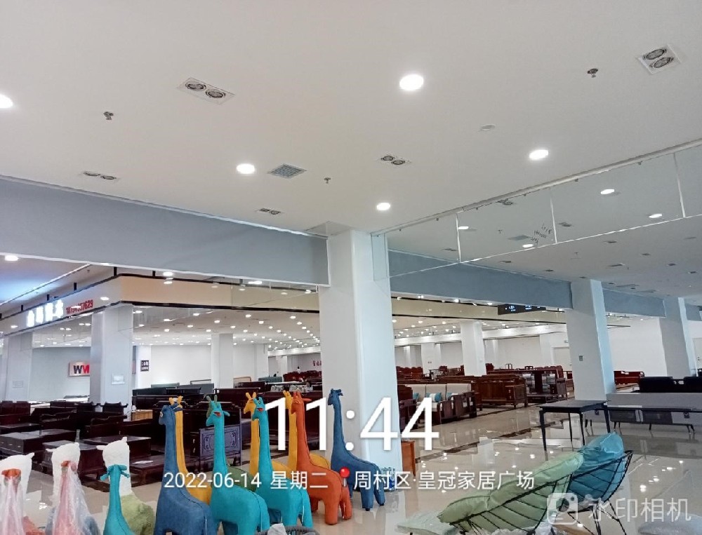 周村皇冠家具廣場(chǎng)固定式柔性擋煙垂壁.jpg